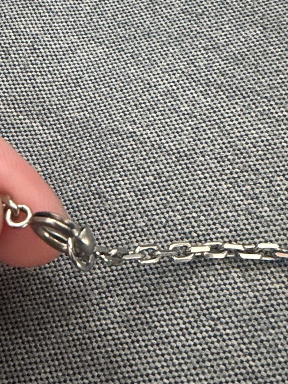 Off-White Industrial Texture Arrow Necklace